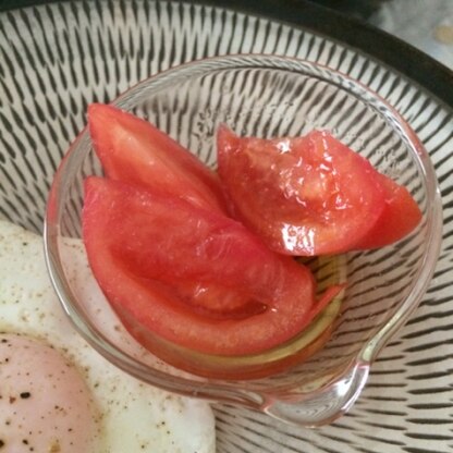 美味しい〜。
酸っぱいトマトが苦手で、なるべく生で食べるのを避けていました。
これなら食べられます。
有難うございました。